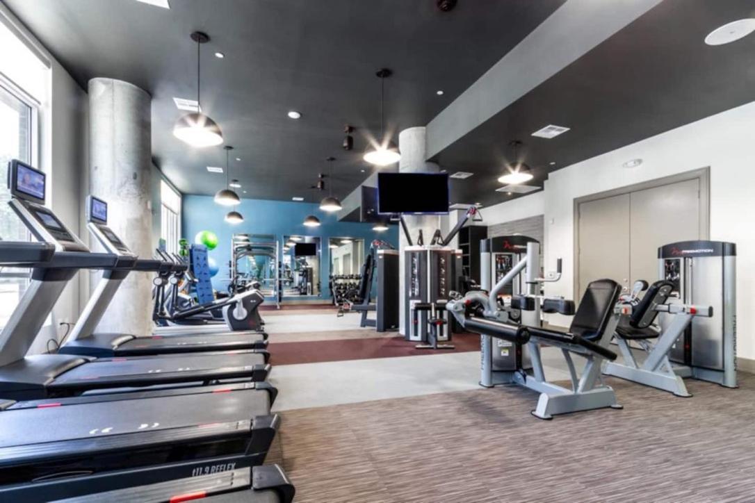 Downtown Apt Free Parking - Pool - Gym - Fully Kitchen ヒューストン エクステリア 写真