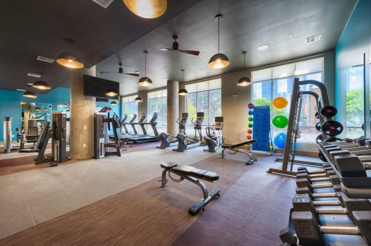 Downtown Apt Free Parking - Pool - Gym - Fully Kitchen ヒューストン エクステリア 写真