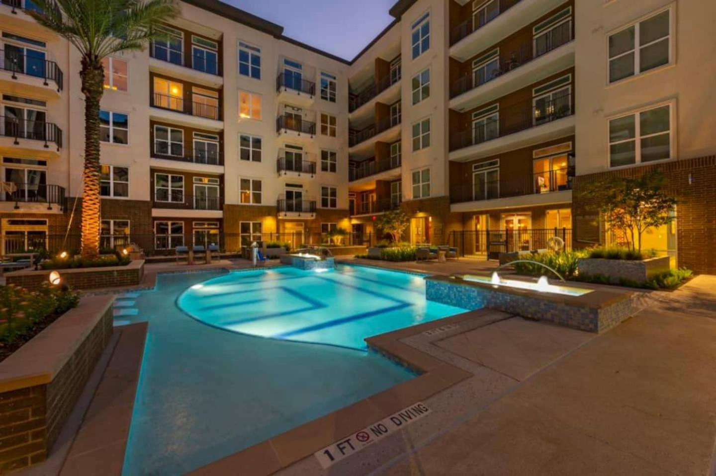 Downtown Apt Free Parking - Pool - Gym - Fully Kitchen ヒューストン エクステリア 写真