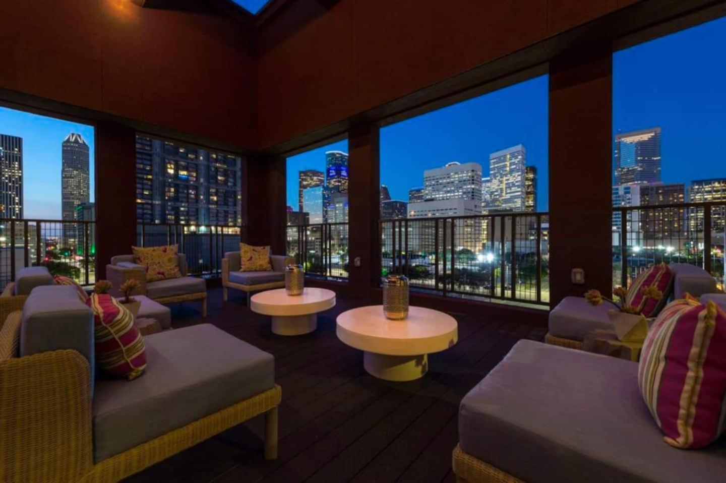 Downtown Apt Free Parking - Pool - Gym - Fully Kitchen ヒューストン エクステリア 写真